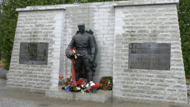 Photo of Эксклюзив: 12 освободителей Таллинна – казахский офицер захоронен у Бронзового солдата?